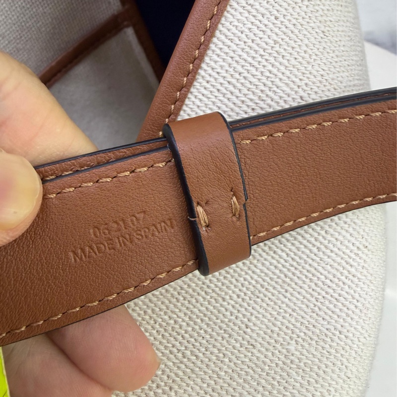 LOEWE焦糖色牛皮拚藍/米白帆布 hobo anagram 兩用包-6