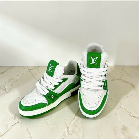 莉亞精品♡LV Trainer白綠浮雕滿印 尺碼1.5 近新閒置