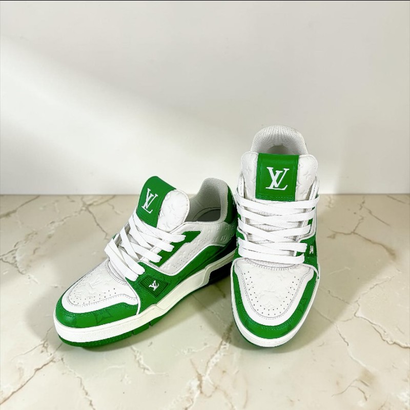 莉亞精品♡LV Trainer白綠浮雕滿印 尺碼1.5 近新閒置-0