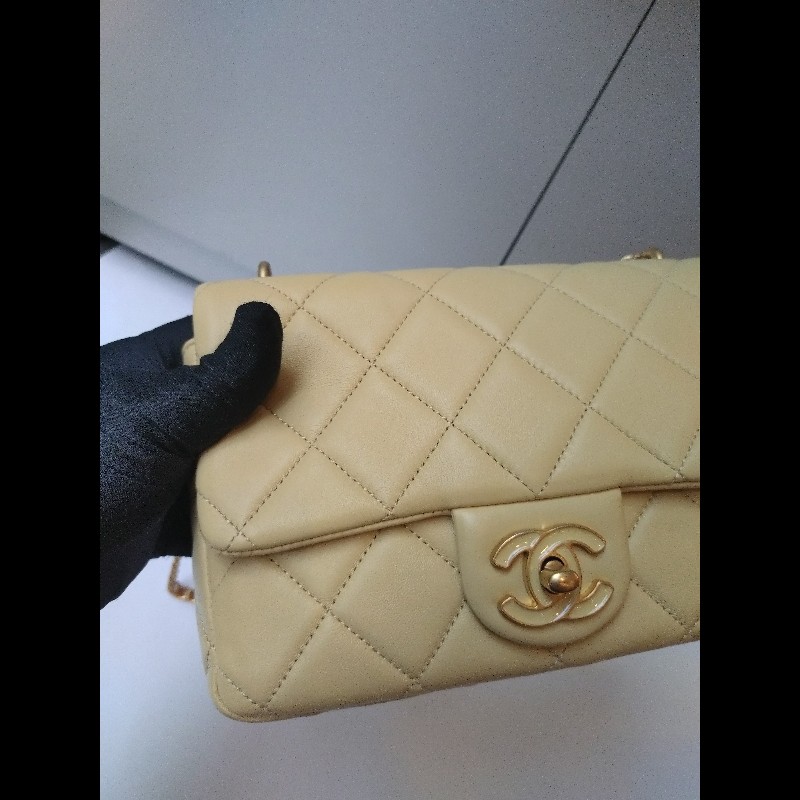 Chanel 金鍊奶黃羊皮菱格口蓋包-6