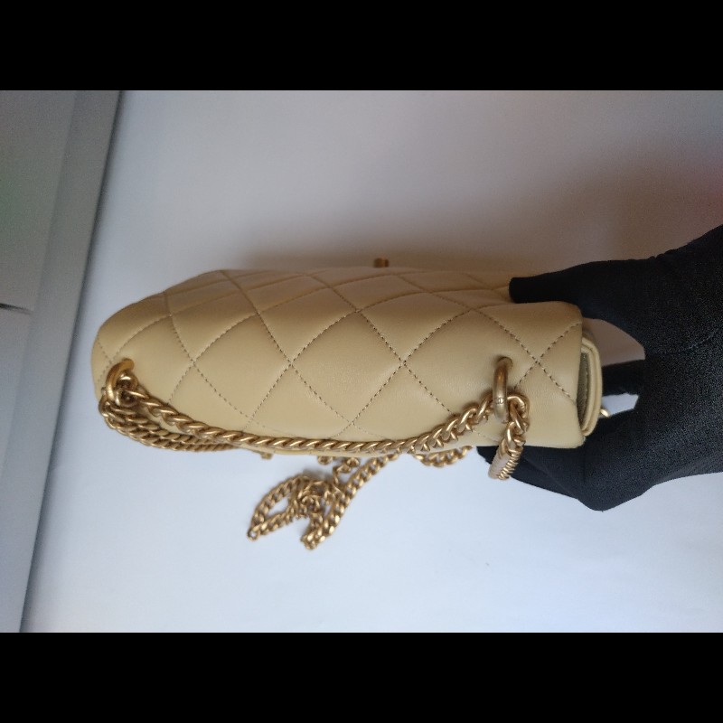 Chanel 金鍊奶黃羊皮菱格口蓋包-7