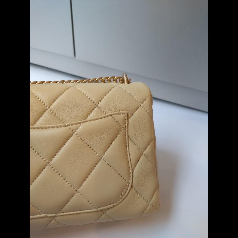 Chanel 金鍊奶黃羊皮菱格口蓋包-10
