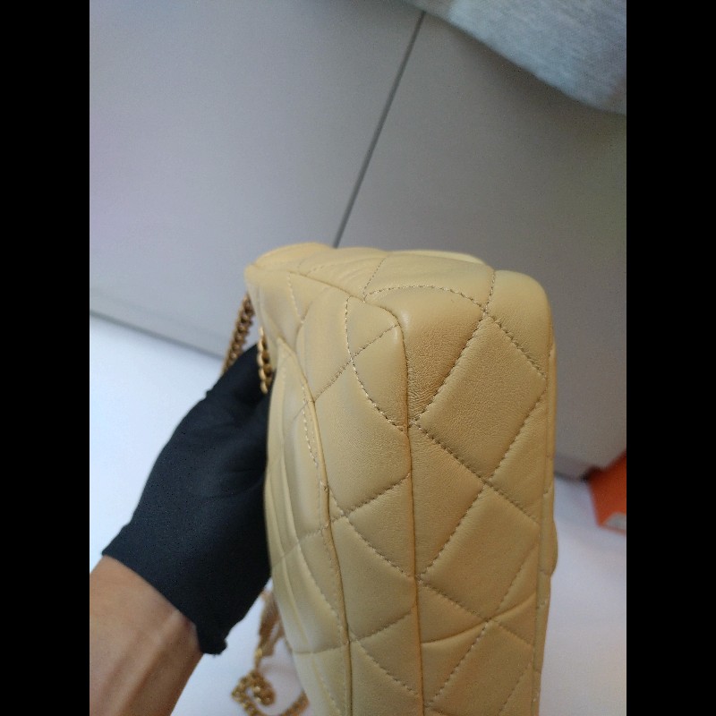 Chanel 金鍊奶黃羊皮菱格口蓋包-13