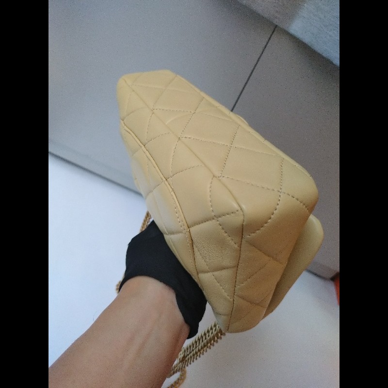 Chanel 金鍊奶黃羊皮菱格口蓋包-14