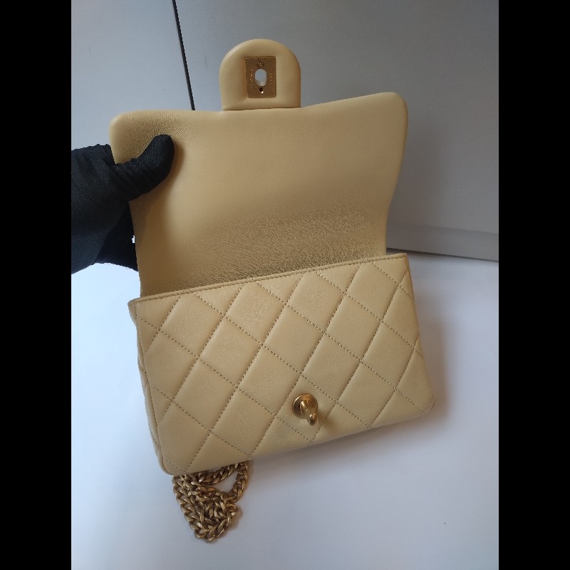 Chanel 金鍊奶黃羊皮菱格口蓋包-18