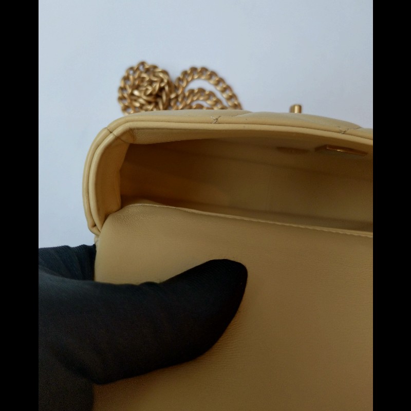 Chanel 金鍊奶黃羊皮菱格口蓋包-21