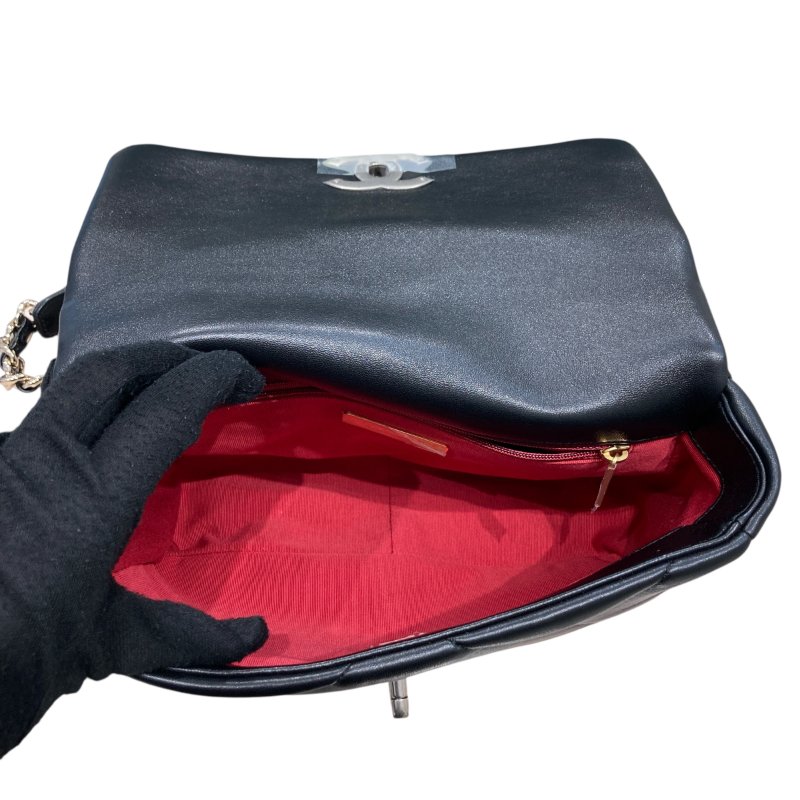 CHANEL 香奈兒 19 BAG 小號 翻蓋肩側背包 亮面小羊皮 黑色 銀釦-11