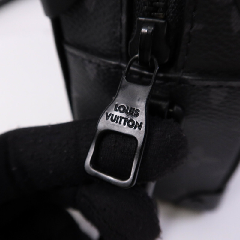 LOUIS VUITTON Monogram Eclipse Mini Soft Trunk肩背袋-6