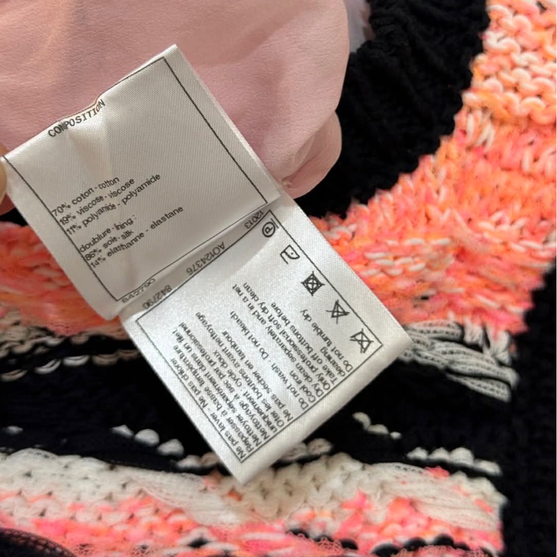 CHANEL 2020 春夏屋頂大秀經典款 CC Logo 珍珠扣針織洋裝-7