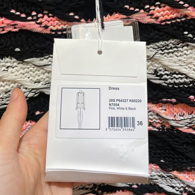 CHANEL 2020 春夏屋頂大秀經典款 CC Logo 珍珠扣針織洋裝-18