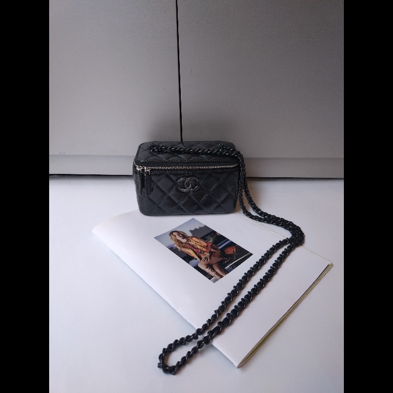 Chanel 黑鍊黑羊皮菱格斜背小方化妝包-0
