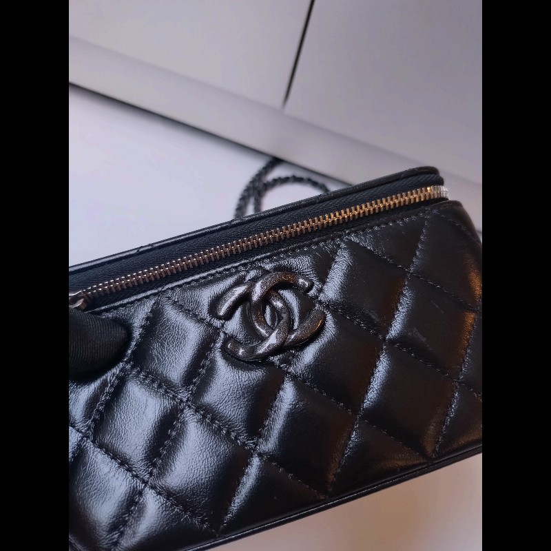 Chanel 黑鍊黑羊皮菱格斜背小方化妝包-2