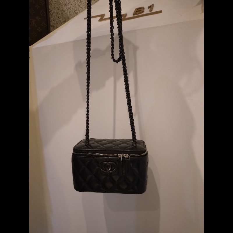 Chanel 黑鍊黑羊皮菱格斜背小方化妝包-4