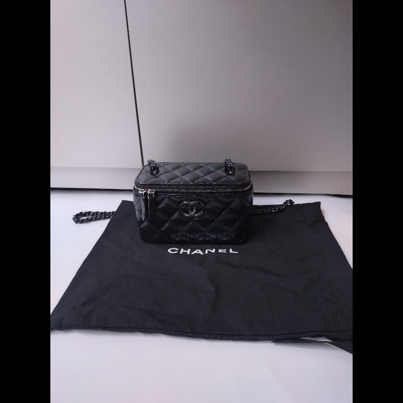 Chanel 黑鍊黑羊皮菱格斜背小方化妝包-5