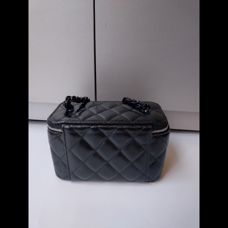 Chanel 黑鍊黑羊皮菱格斜背小方化妝包-6
