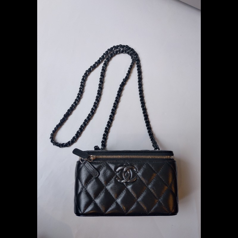 Chanel 黑鍊黑羊皮菱格斜背小方化妝包-7