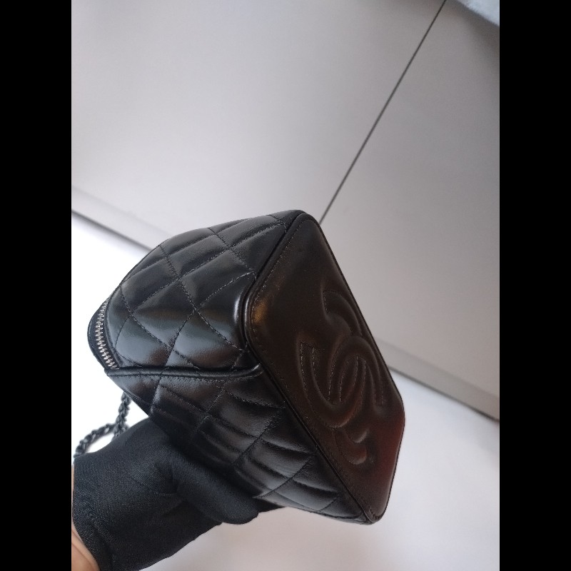 Chanel 黑鍊黑羊皮菱格斜背小方化妝包-8