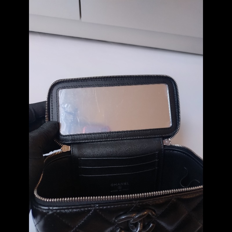 Chanel 黑鍊黑羊皮菱格斜背小方化妝包-15