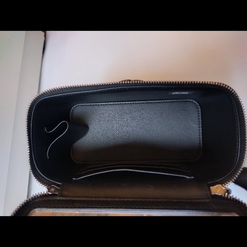 Chanel 黑鍊黑羊皮菱格斜背小方化妝包-17