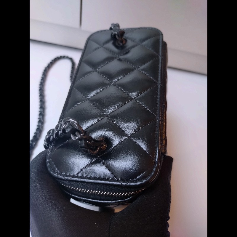 Chanel 黑鍊黑羊皮菱格斜背小方化妝包-20