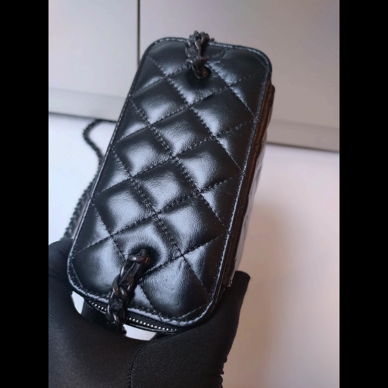 Chanel 黑鍊黑羊皮菱格斜背小方化妝包-21