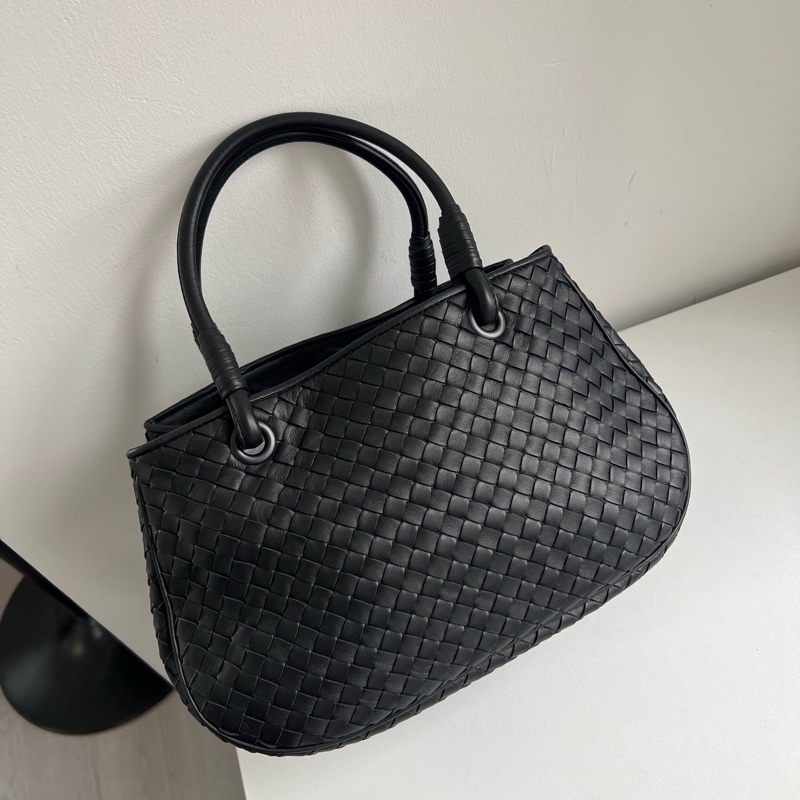 BV 黑色編織菜籃子 內置隔層多 尺寸約28*18*16cm。-2