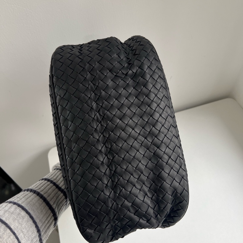 BV 黑色編織菜籃子 內置隔層多 尺寸約28*18*16cm。-5