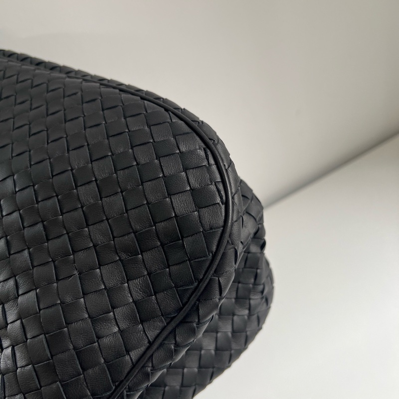 BV 黑色編織菜籃子 內置隔層多 尺寸約28*18*16cm。-7