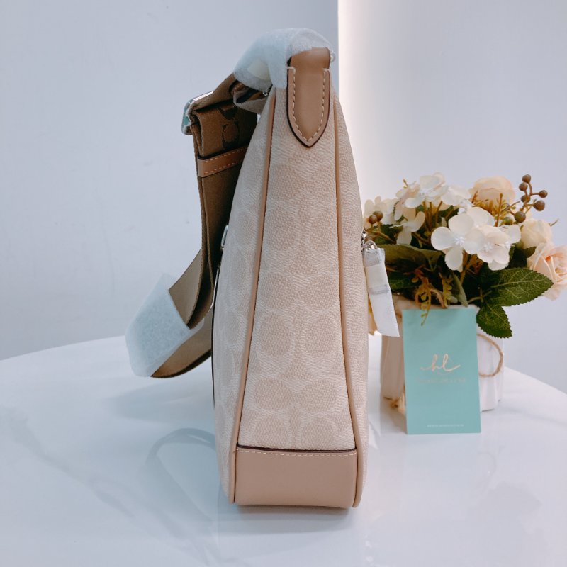 MS0654 Coach 蔻馳半月形拉鍊肩帶包包 Ellie File with Stripe Bag 26cm Canvas-2