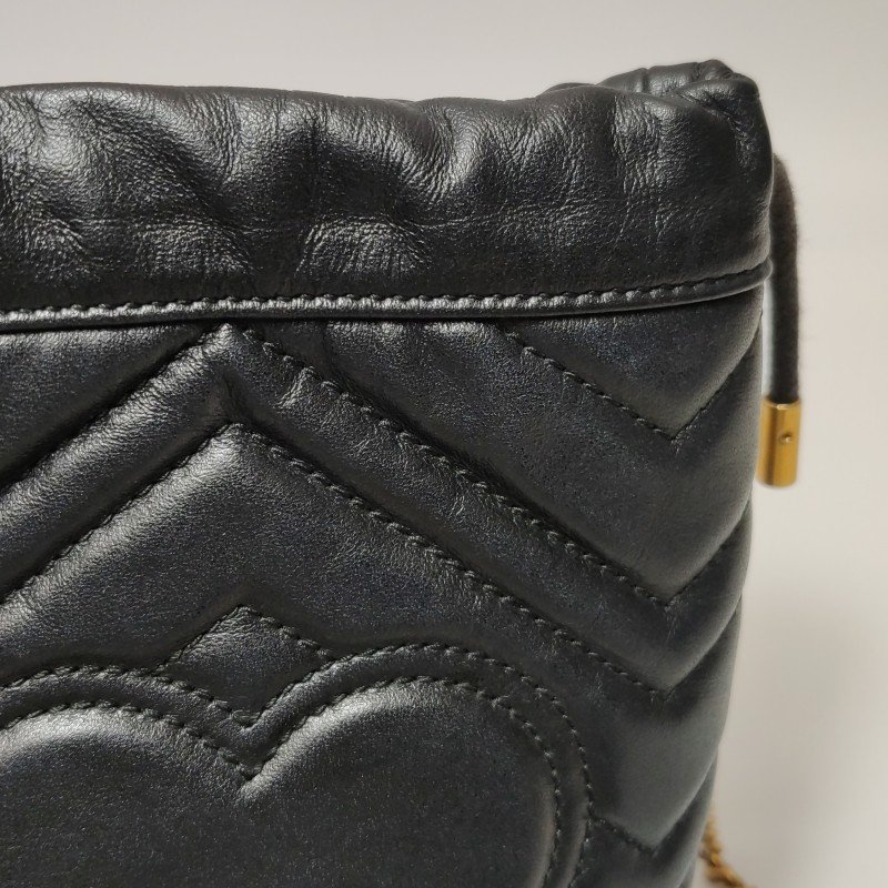 Gucci GG Marmont迷你牛皮V紋絎縫雙G標誌水桶包斜背包單肩包-16