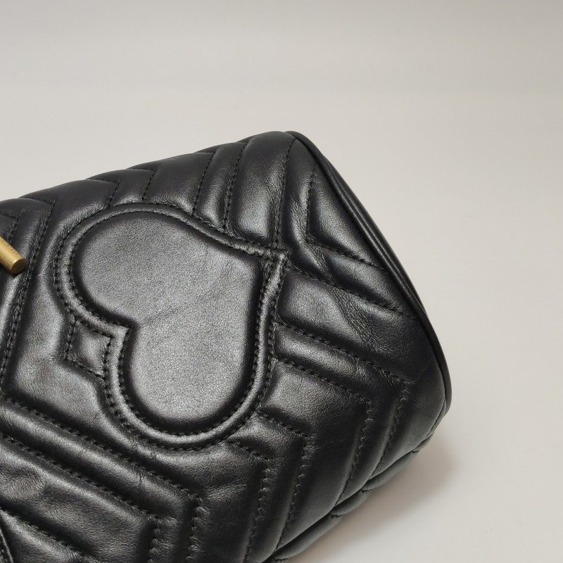 Gucci GG Marmont迷你牛皮V紋絎縫雙G標誌水桶包斜背包單肩包-17