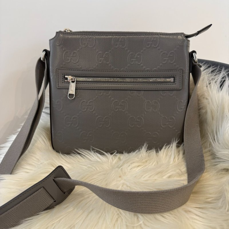 GUCCI 雙G LOGO壓花灰色郵包-1