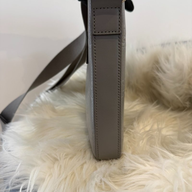 GUCCI 雙G LOGO壓花灰色郵包-3