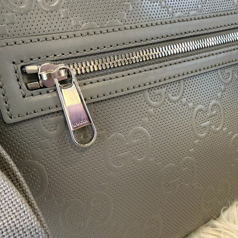 GUCCI 雙G LOGO壓花灰色郵包-7