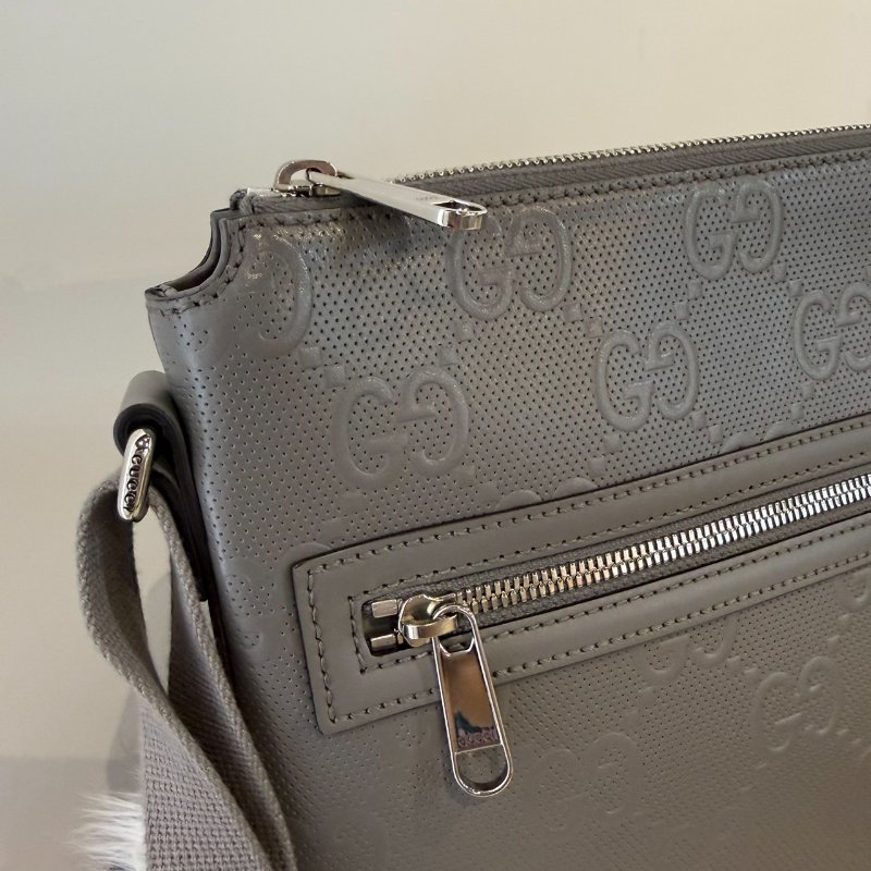GUCCI 雙G LOGO壓花灰色郵包-8