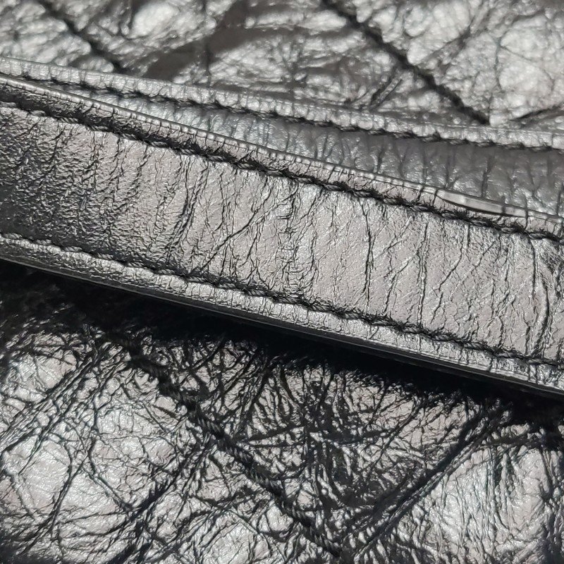 Saint Laurent Niki大油蠟皮純色V紋絎縫YSL 標誌肩包-11