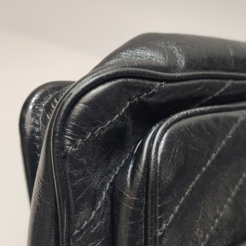 Saint Laurent Niki大油蠟皮純色V紋絎縫YSL 標誌肩包-16