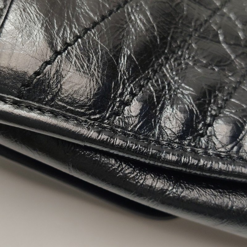 Saint Laurent Niki大油蠟皮純色V紋絎縫YSL 標誌肩包-17