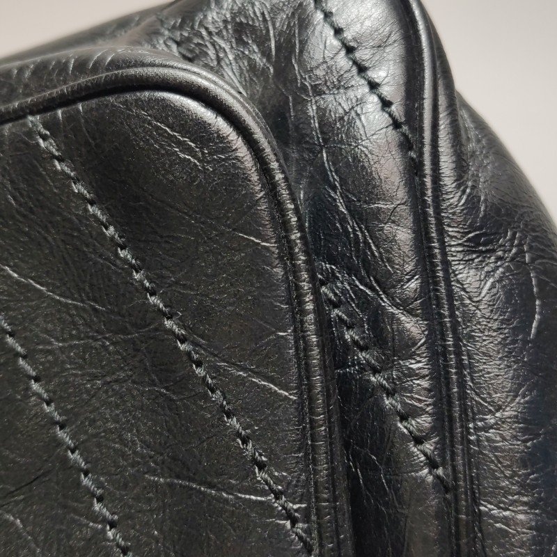 Saint Laurent Niki大油蠟皮純色V紋絎縫YSL 標誌肩包-18