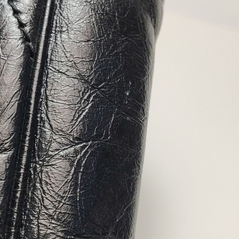 Saint Laurent Niki大油蠟皮純色V紋絎縫YSL 標誌肩包-25