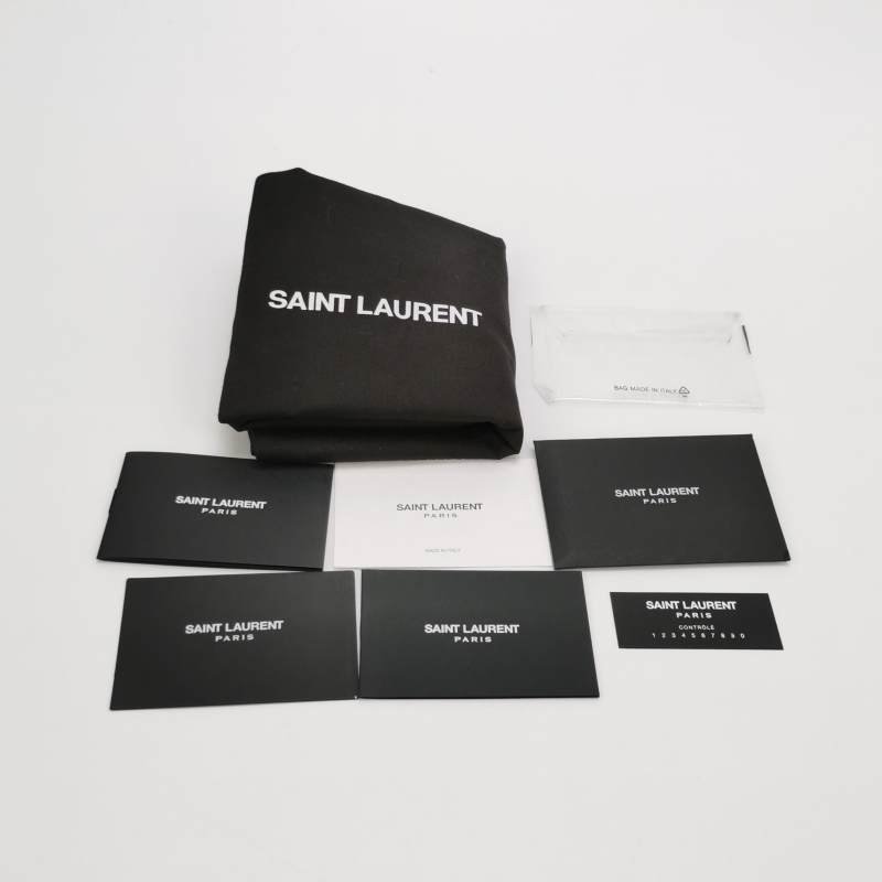 Saint Laurent Niki迷你油蠟皮純色V紋絎縫YSL標誌斜背包單肩包-8