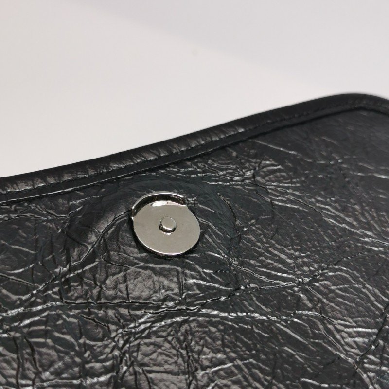 Saint Laurent Niki迷你油蠟皮純色V紋絎縫YSL標誌斜背包單肩包-14