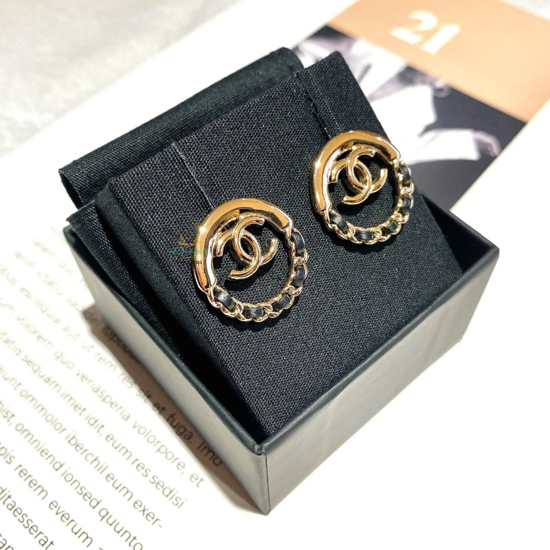 CHANEL AB7845 淡金 雙C 圓形x皮穿鍊 針式耳環-1