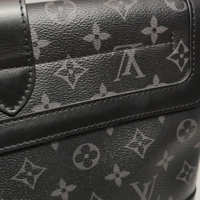 Louis Vuitton (LV)Saumur雙子星牛皮老花皮帶 扣斜背包單肩包晶片款-16