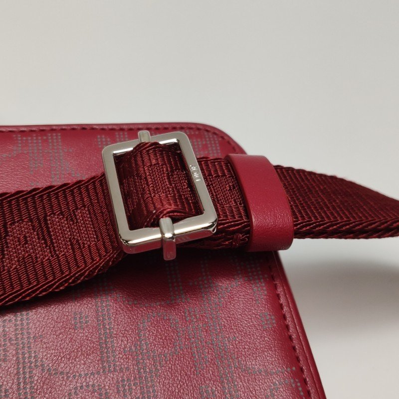 Dior World Tour牛皮Oblique印花斜背包-11