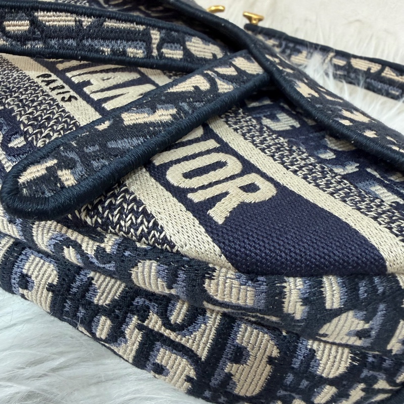 Dior Saddle M0446藍色 緹花 老花 CD 金釦 馬鞍包 手提包單肩包-17