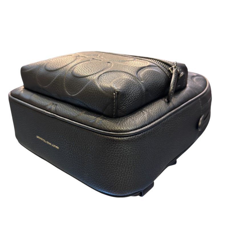 COACH黑色壓紋胸口包-3