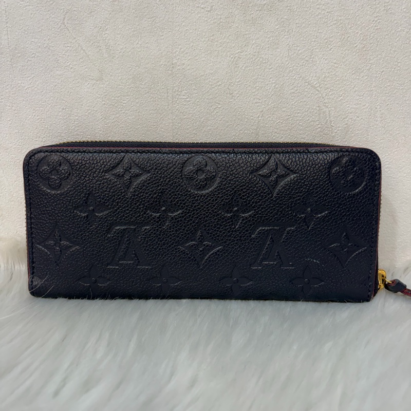 LV M69415 Clemence 海軍藍壓紋 紅邊 牛皮 拉鍊長夾-2