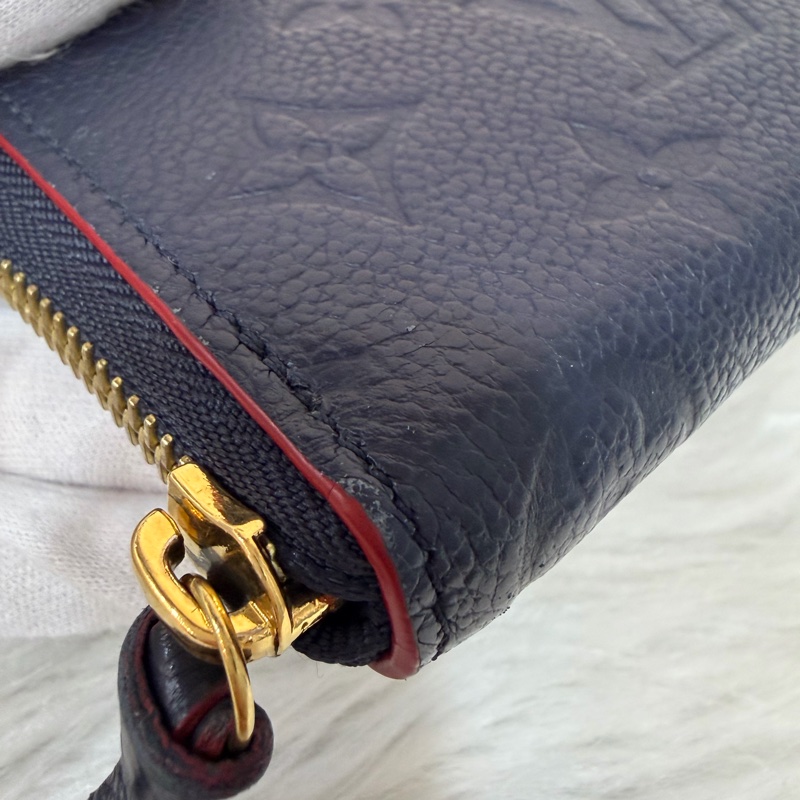 LV M69415 Clemence 海軍藍壓紋 紅邊 牛皮 拉鍊長夾-9