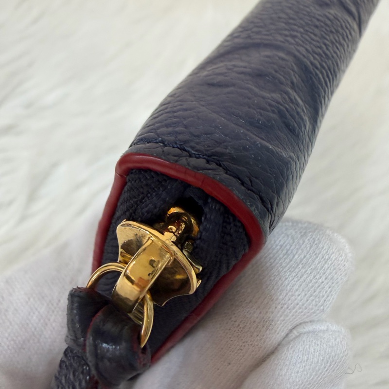 LV M69415 Clemence 海軍藍壓紋 紅邊 牛皮 拉鍊長夾-11